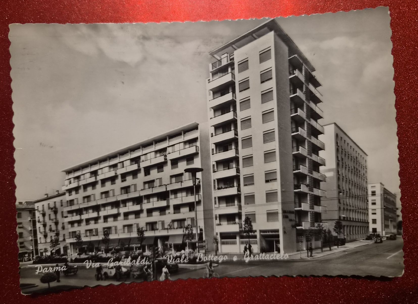 Cartoline postali: Parma Viale Bottego Grattacielo 1957 – Usato da Melchnau venduto da Arthurius