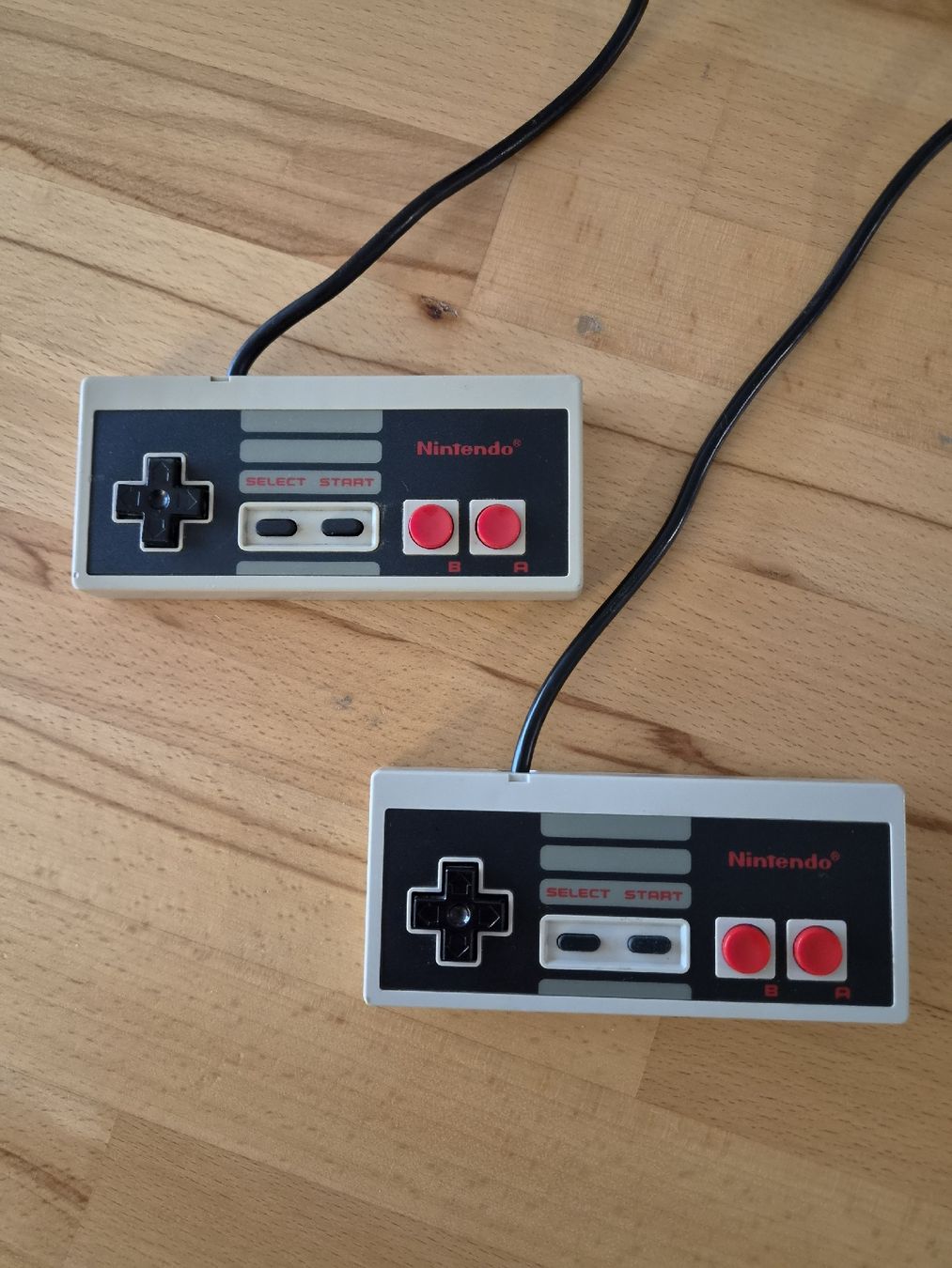 Nintendo Console: Nintendo Entertainment System (NES) + 2 Controller – Usato da Biel/Bienne venduto da collector_comics 1