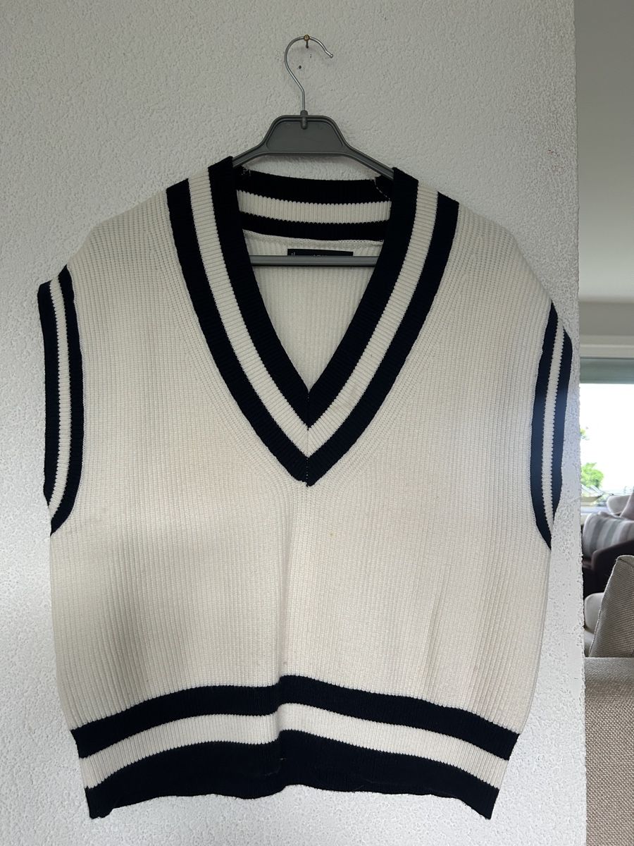 Mango Gilet & Giacche senza maniche: Mango White Knit Vest with Black Trim – Usato da Marin-Epagnier venduto da Kty_1907