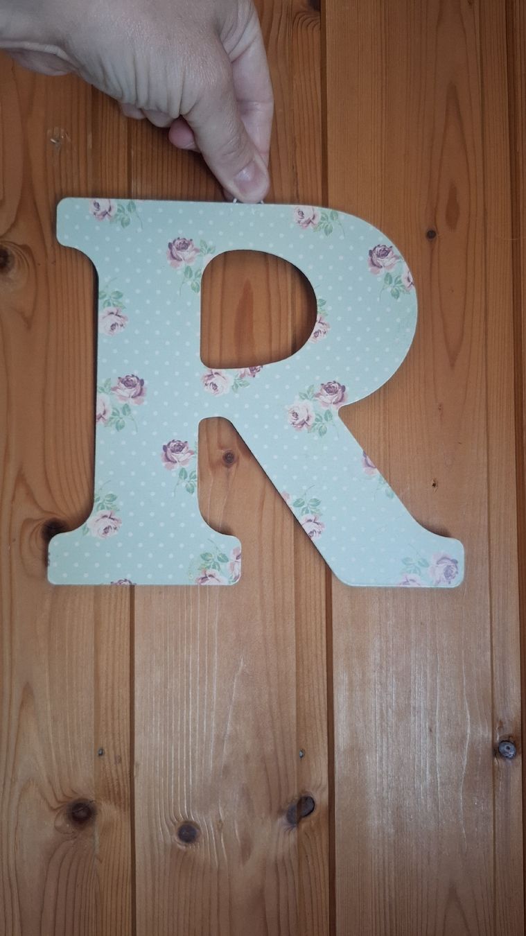 Toutes les décorations: Deko Buchstabe R Rosen hellblau Tupfen – D'occasion à Ebnat-Kappel par Aibur