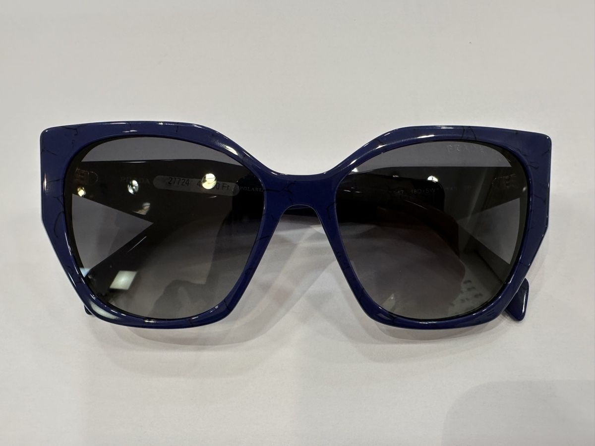 Brillen & Gläser: Prada Sonnenbrille SPR 19Z – Neu und originalverpackt aus Muralto von Brillen-outlet