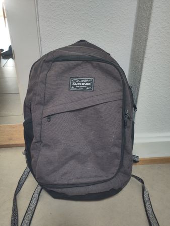 Rucksack Dakine grau mit mehreren Fächern guter Zustand