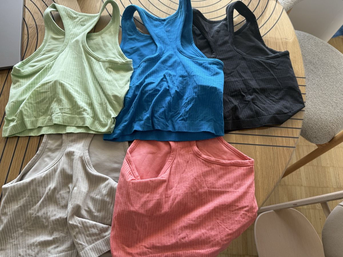 Lululemon Tops: 5 Lululemon Tanktops, Grösse S / 4 – D'occasion à Zürich par ram9491 1