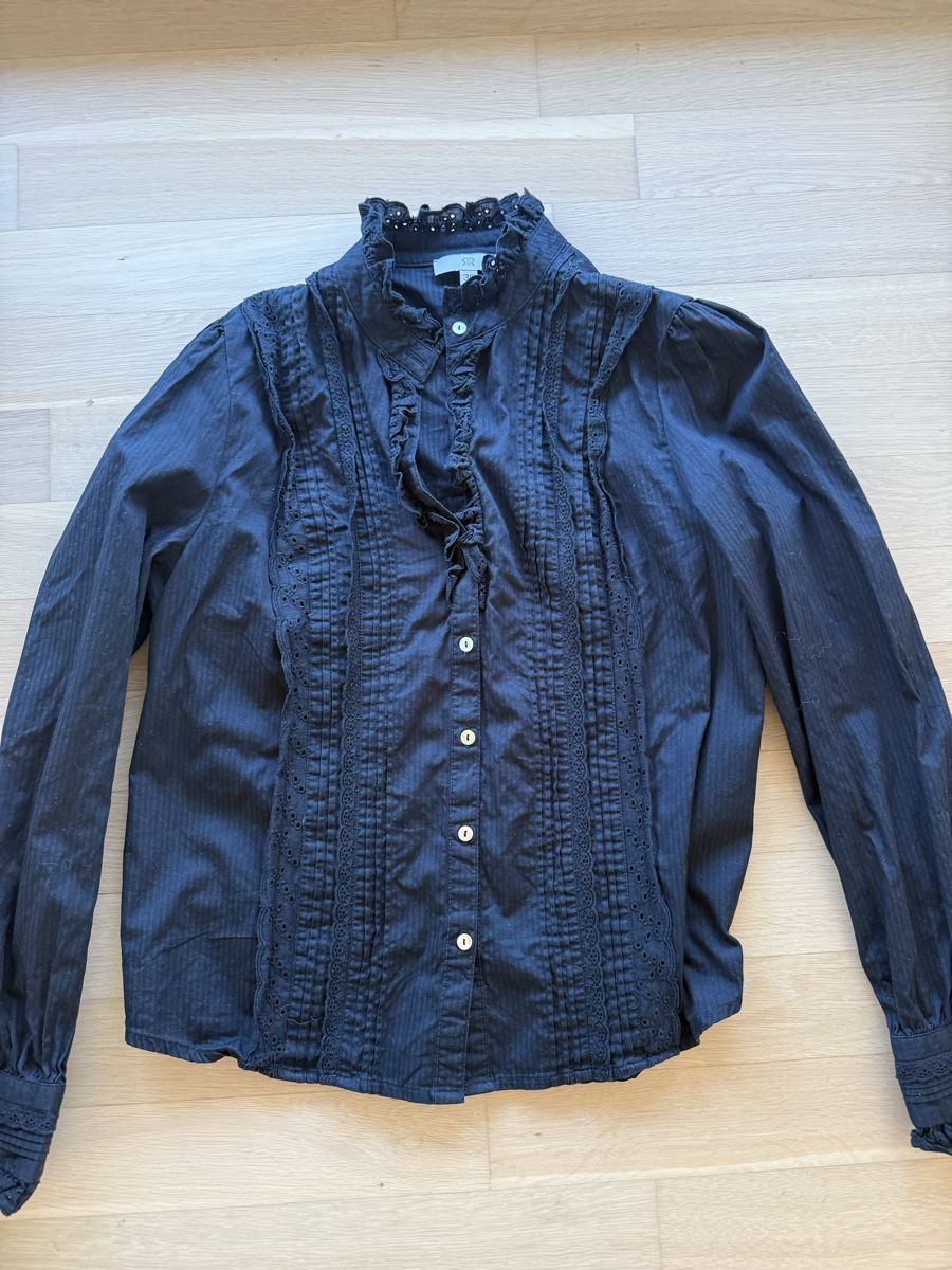 Blusen: Damen Bluse mit Spitzenbesatz – Gebraucht aus Zürich von wimper6