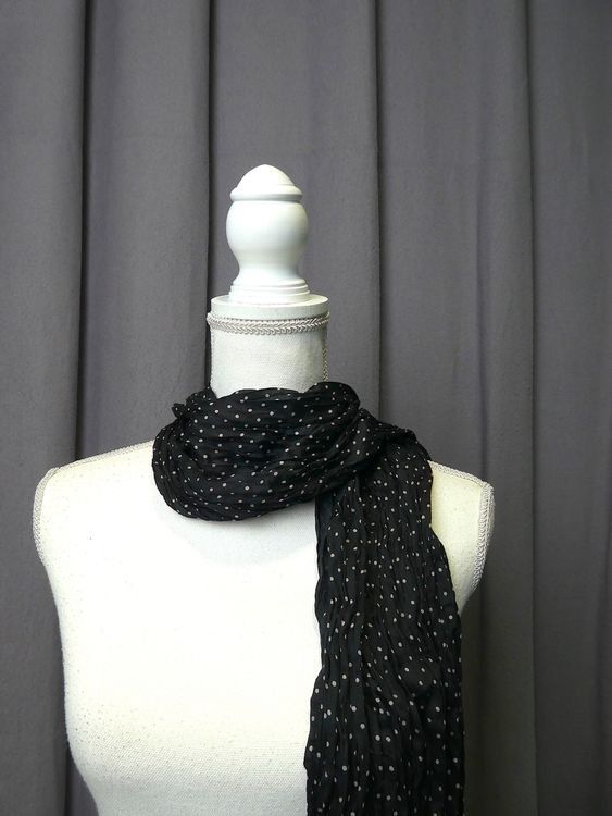 Comma Foulard & Sciarpe: Schal von Comma schwarz mit Punkten – Usato da Sutz venduto da Dalilea 6