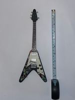 Miniatur E-Gitarre Flying V schwarz bunt 24 cm Modell