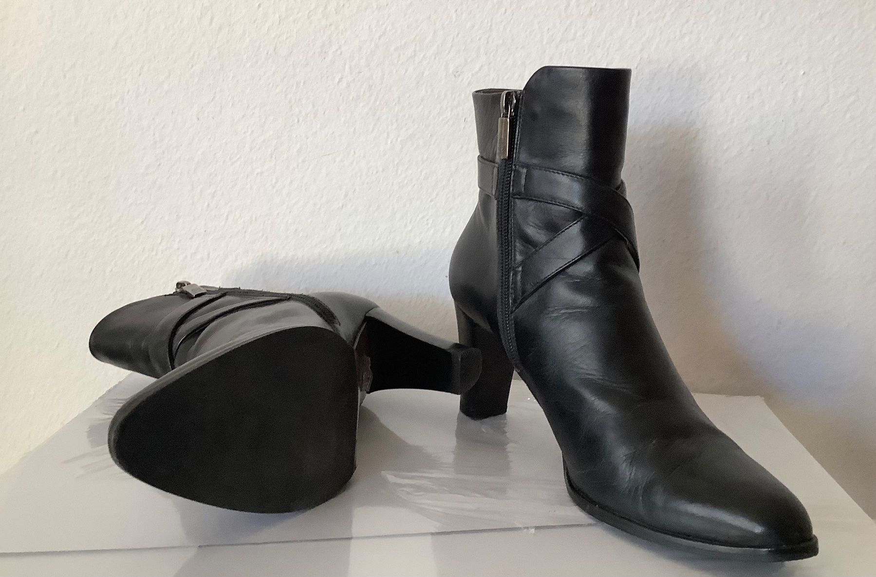 Chaussures femmes: Navyboot Stiefelette Gr. 38 Leder wie neu – D'occasion à Rombach par mai_nyl6 2