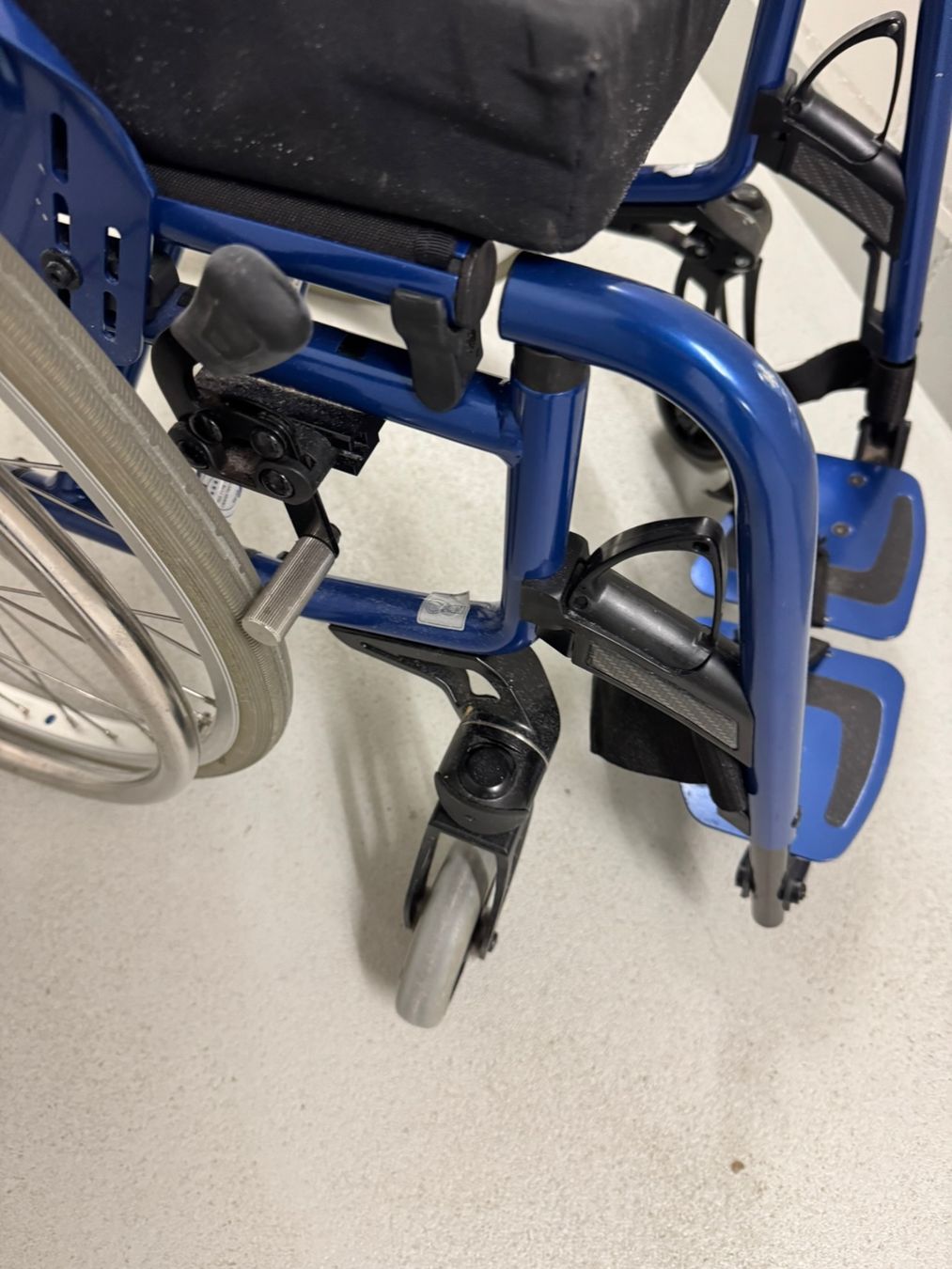 Rollstühle: Rollstuhl Blau / schwarz – Gebraucht aus Thun von mad_c5mr 6