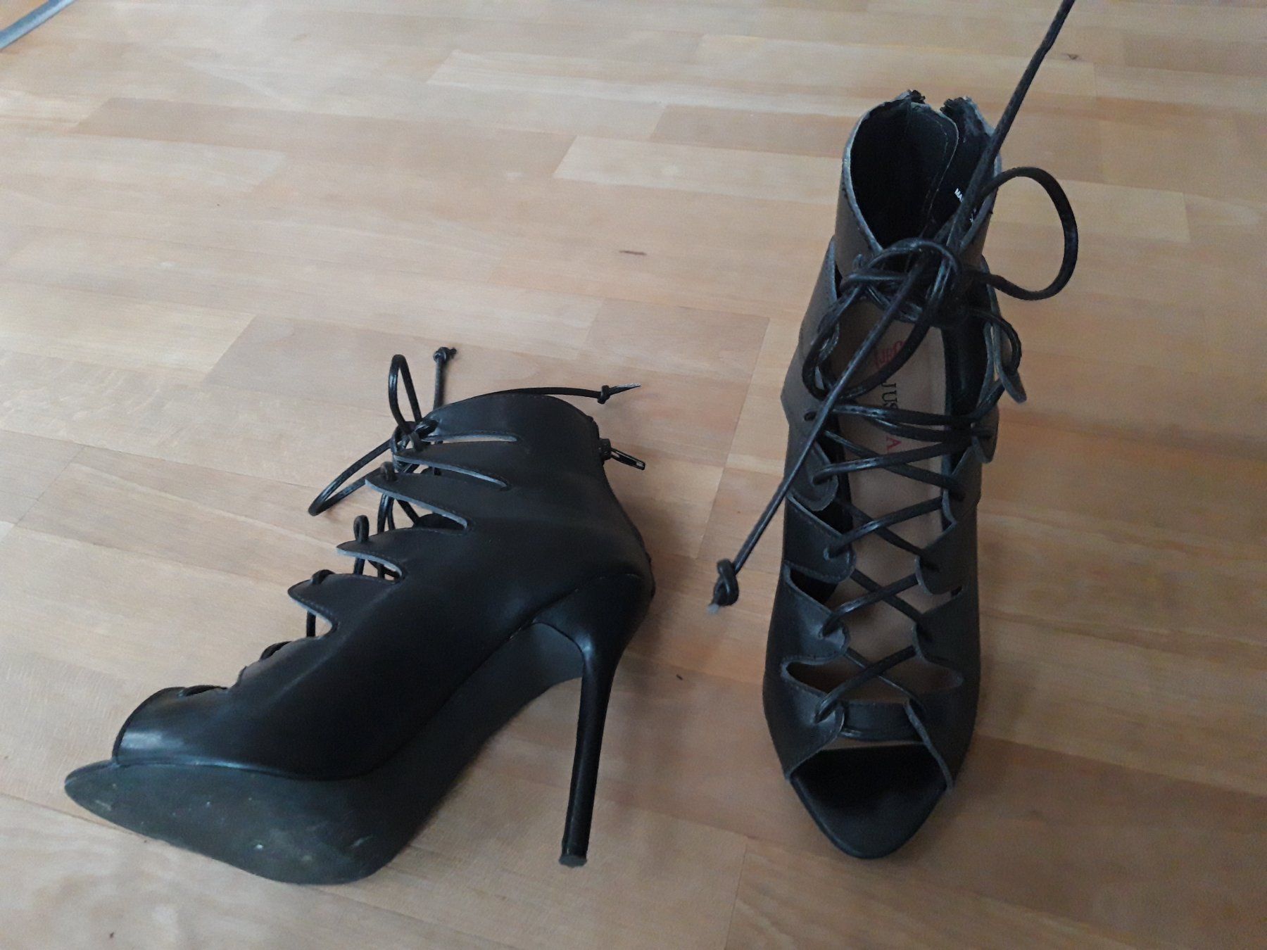 Damenschuhe: Schwarz Sandallen High Heels geschnürrt bequem einzigartig – Gebraucht aus Feuerthalen von tanatha_st 1