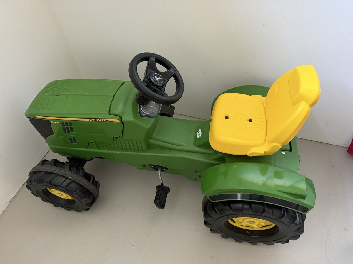 John Deere Fahrzeuge für Kinder: Tret-Traktor John Deere – Gebraucht aus Bubendorf von glitchCat