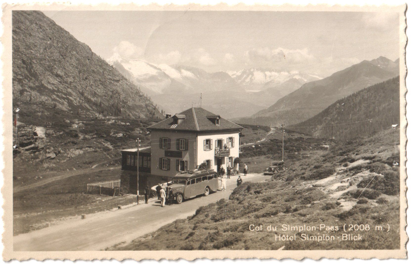 Cartoline postali: SIMPLON Pass: Hotel Simplon-Blick & Oldtimer, Foto-AK 1949 – Usato da Engelburg venduto da Swisscards 1