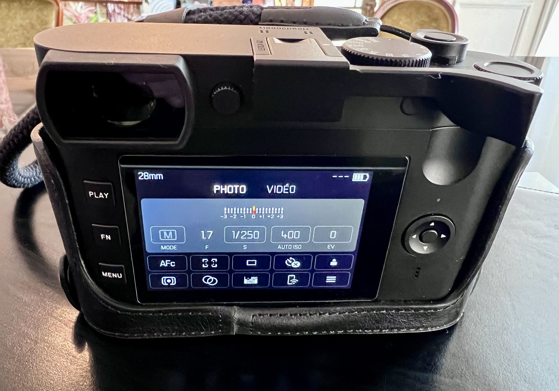 Leica Kamera: Leica Q2 Monochrom top Zustand mit Zubehör – Gebraucht aus Emmenbrücke von sebmartre 3