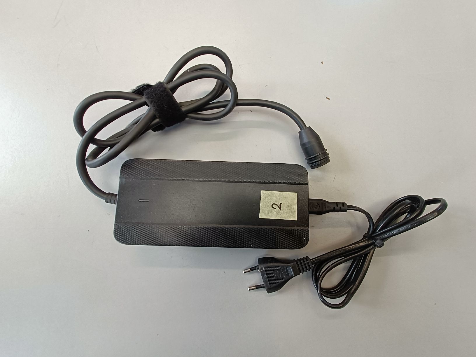 Caricabatterie: Lithium Ladegerät für Ebike – Nuovo (secondo la descrizione) da Linden venduto da minisina1997