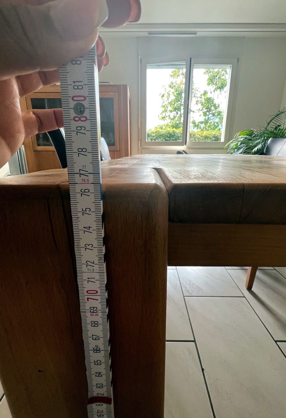 Set di tavolo e panche: Massiver Esstisch aus Holz mit 6 Stühlen – Usato da Volketswil venduto da SecondHanderia 3