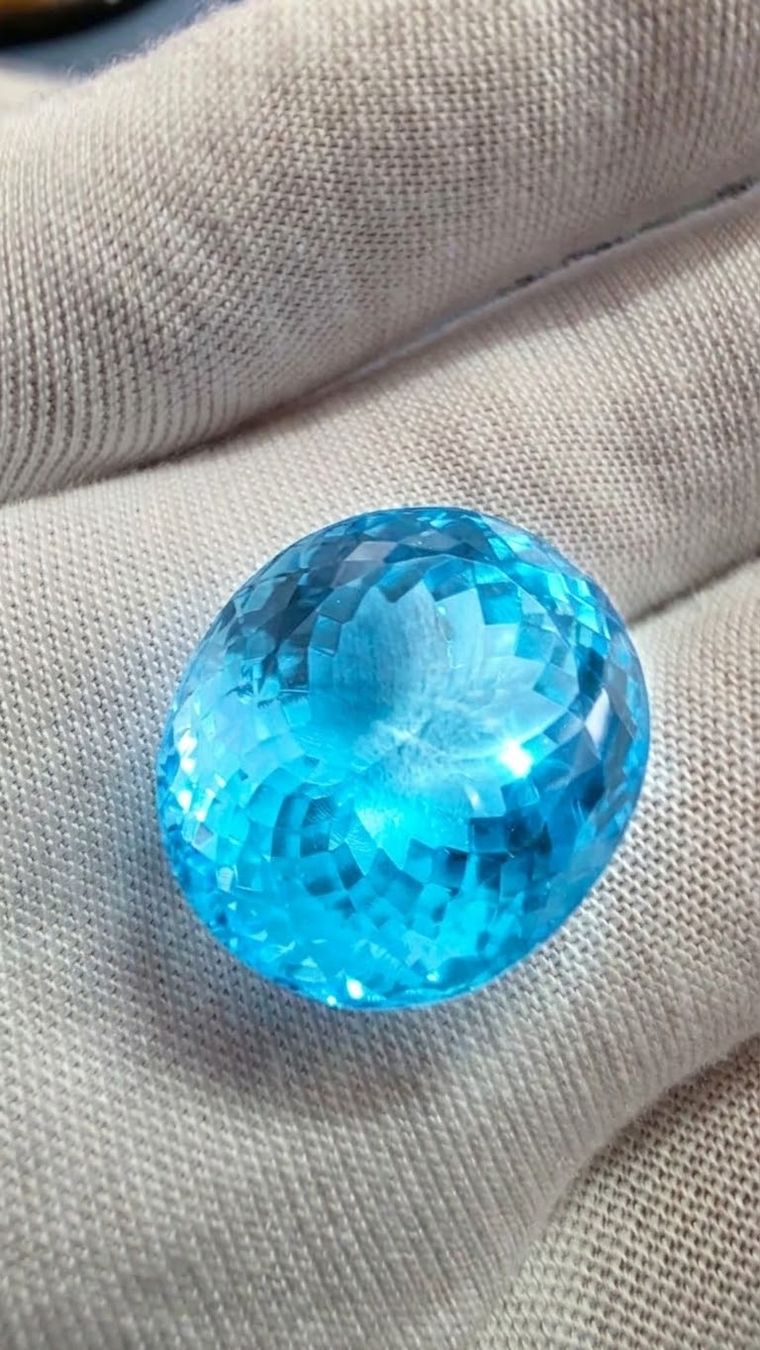 Topaz Swiss Blue 43.25 Karat (Neu (gemäss Beschreibung)) in Neerach für ...