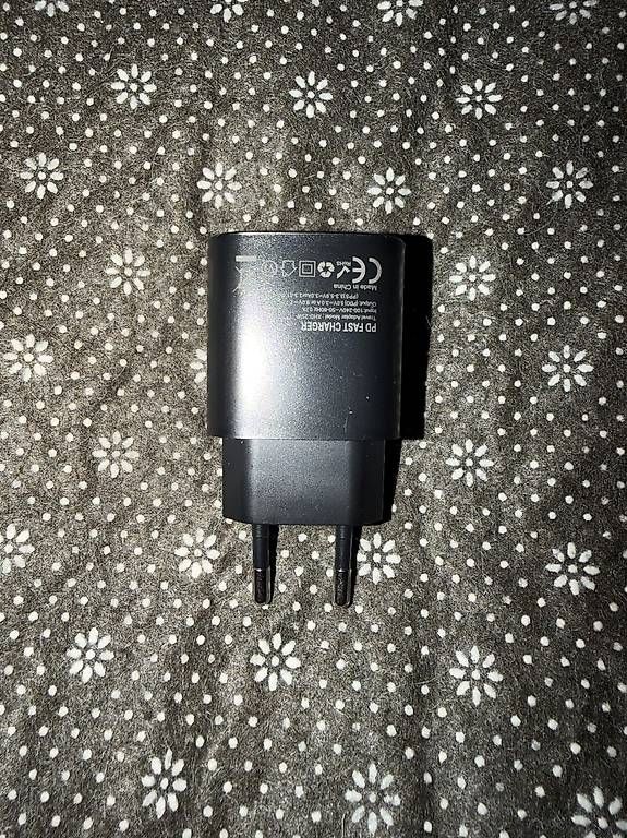 Chargements: 25W USB-C Fast Charger / Schnellladegerät – D'occasion à Zürich par meti1975 3