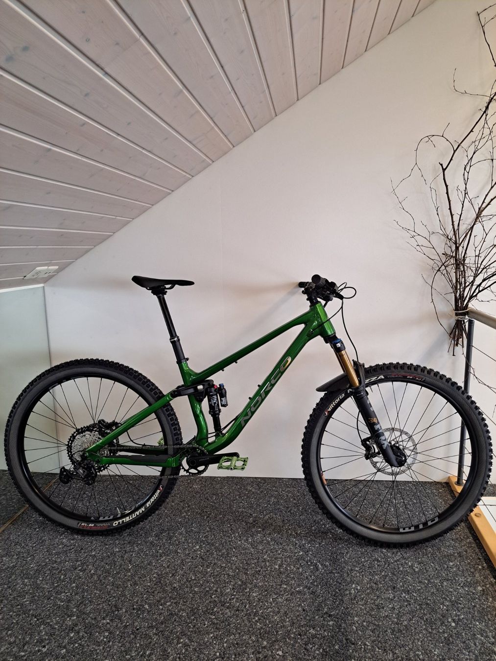 Norco Biciclette: Norco Fluid Trail-Bike mit FOX Kashima Coat – Nuovo e nell'imballaggio originale da Herisau venduto da Tioga