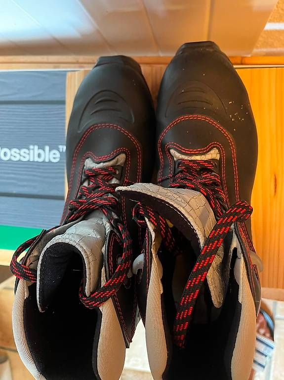 Scarpe da uomo: Gebrauchte Langlaufschuhe 41 – Usato da Hägendorf venduto da phi_6sbl