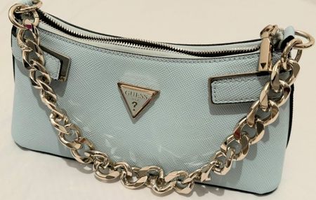Elegante GUESS Handtasche in Pastellblau mit Goldkette