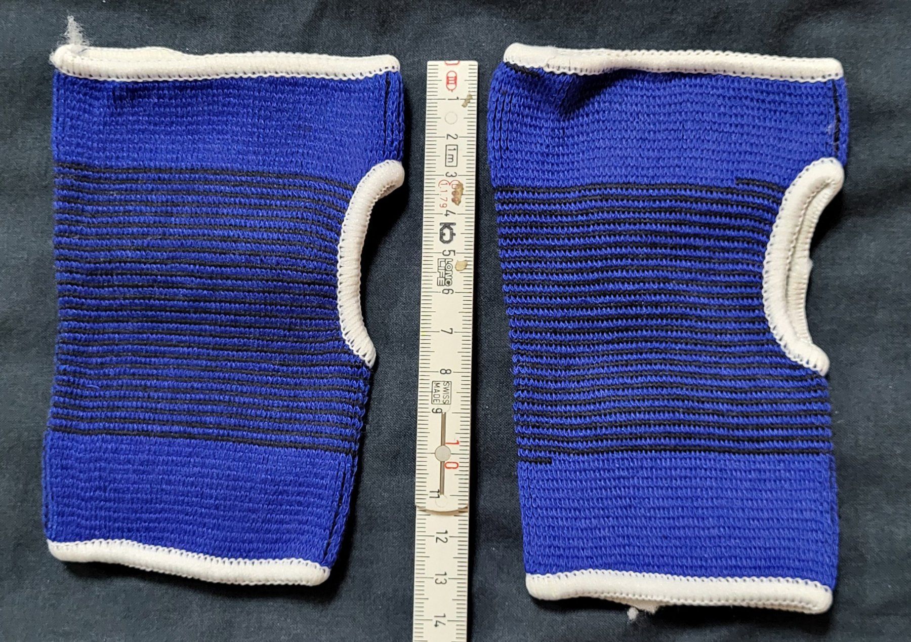 Attrezzature mediche: 2 x Handgelenk Bandage, elastisch, Grösse Unisex – Nuovo e nell'imballaggio originale da Figino venduto da mayam63 3