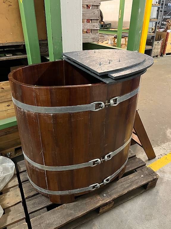 Whirlpool: Saunabecken Badefass Badezuber – Usato da Rheineck venduto da inf_kv7d 3