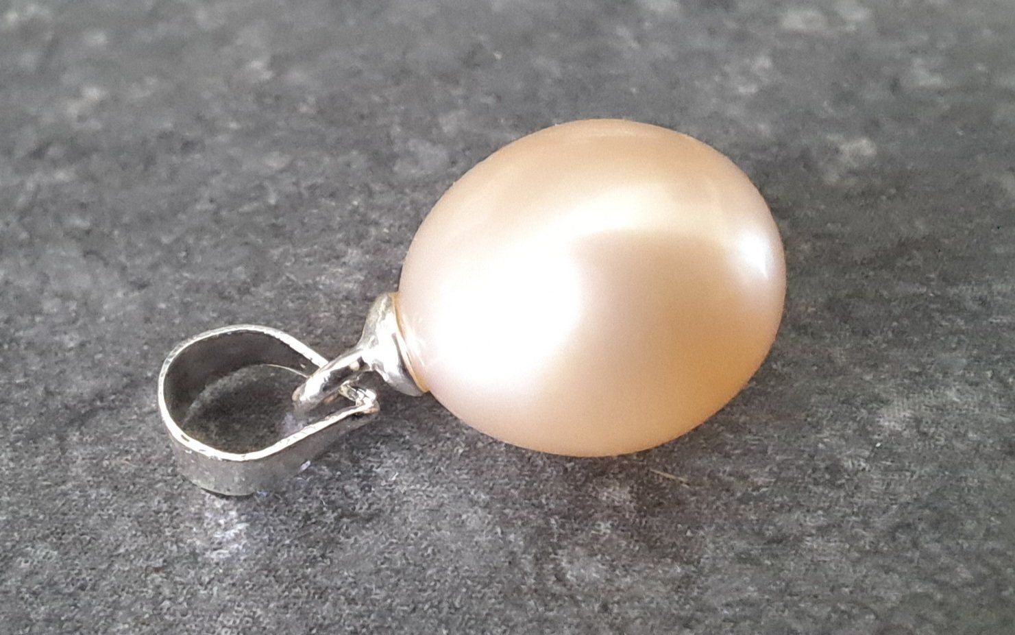 Anhänger: Pendentif perle d'eau douce naturelle – Neu und originalverpackt aus St-Imier von supernova21