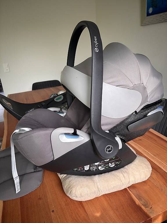 Cybex Seggiolini per auto: Cybex Cloud Z i-Size Babyschale inkl. Base Z – Usato da Eglisau venduto da sarahsb5 2