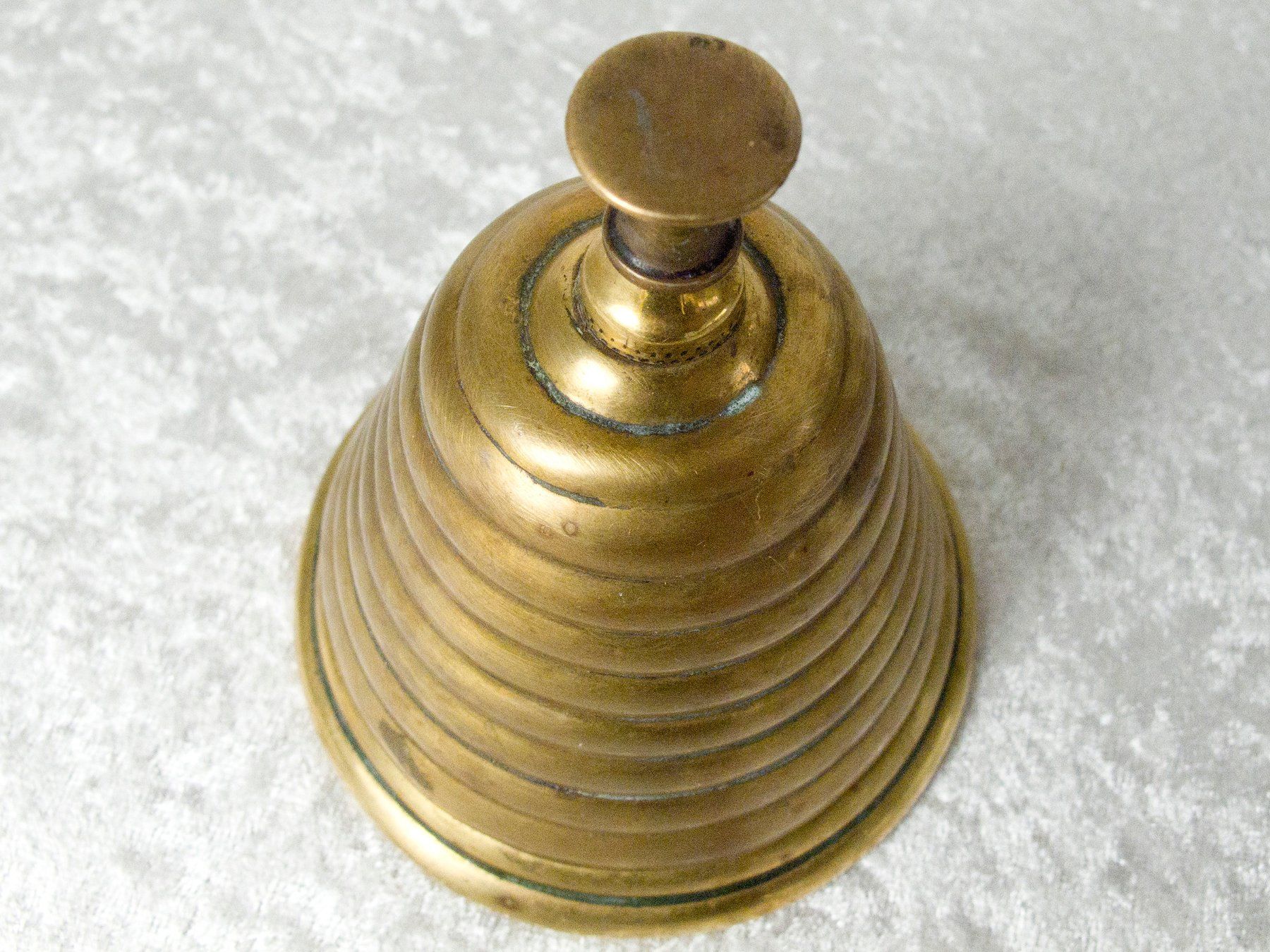 Campanacci mucche: BEEHIVE BELL Viktorianische Tischglocke 1870 – Usato da Blauen venduto da wosonst 1