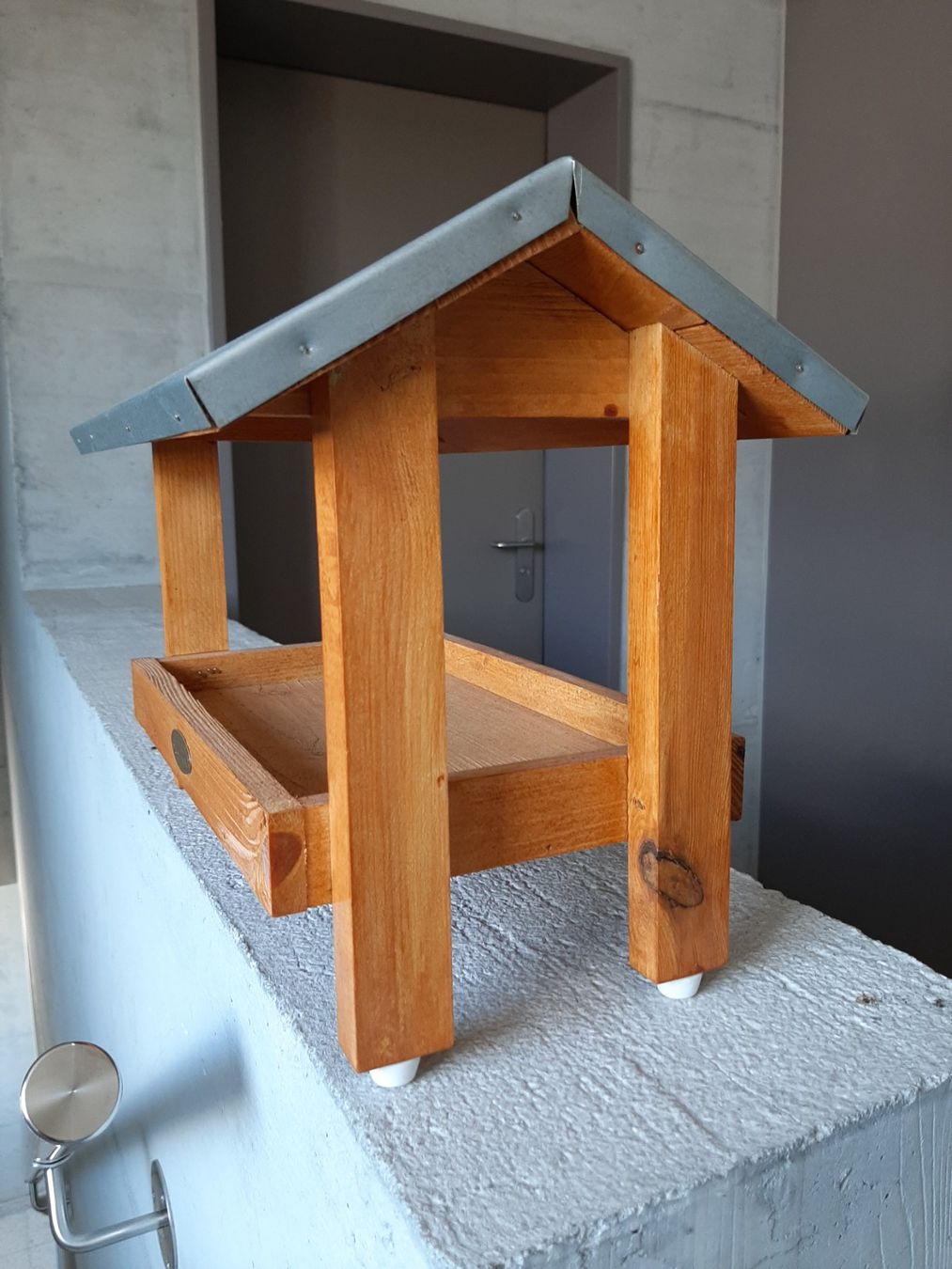 Casette per uccelli: Esschert Vogelfutterhaus mit Blechdach – Usato da Alpnach Dorf venduto da nightsdelight 1