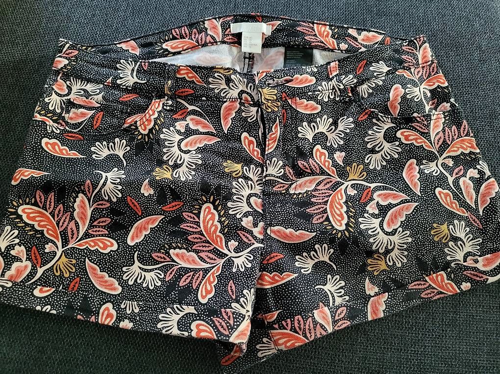 Pantaloni: Short femme – Usato da Ecuvillens venduto da loloall 2