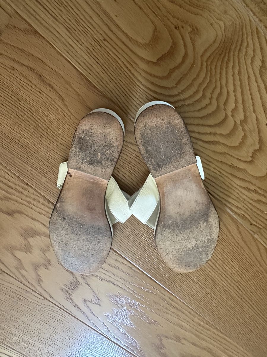 Chanel Chaussures femmes: Vintage Chanel White Leather Thong Sandals – D'occasion à Männedorf par primavera22 3