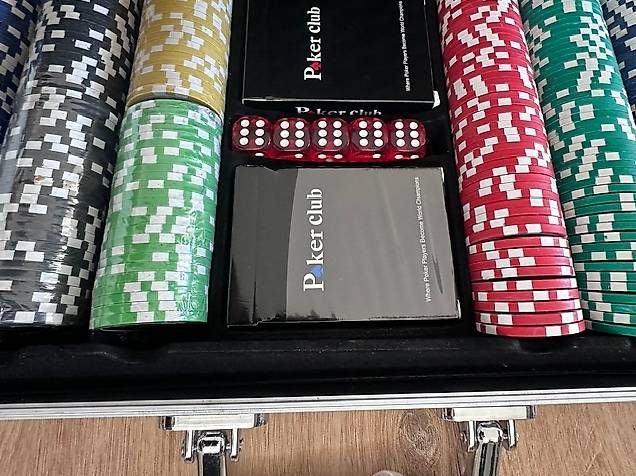 Spiele: Profi Pokerkoffer mit 1000 Chips – Gebraucht aus Märstetten von Luca6807 1