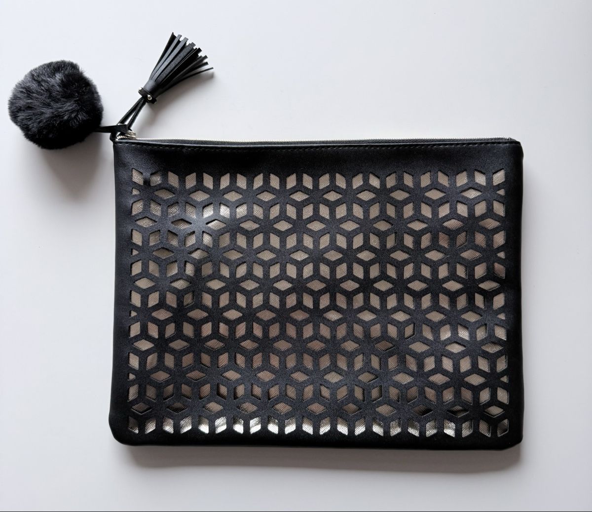 Custodie per cosmetici: Black and gold cosmetic bag – Nuovo e nell'imballaggio originale da Epalinges venduto da Lily2006