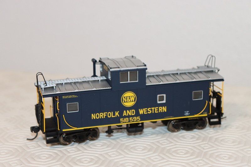 Modelleisenbahnen: 3 US Caboose ( 540) – Gebraucht aus Kerzers von Winu64 3