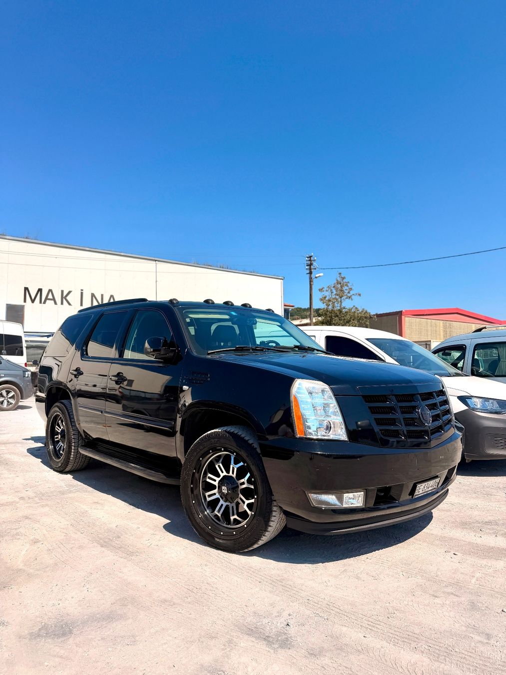 Autos: Cadillac escalade 6.2 V8 – D'occasion à biel-bienne par Sekiz