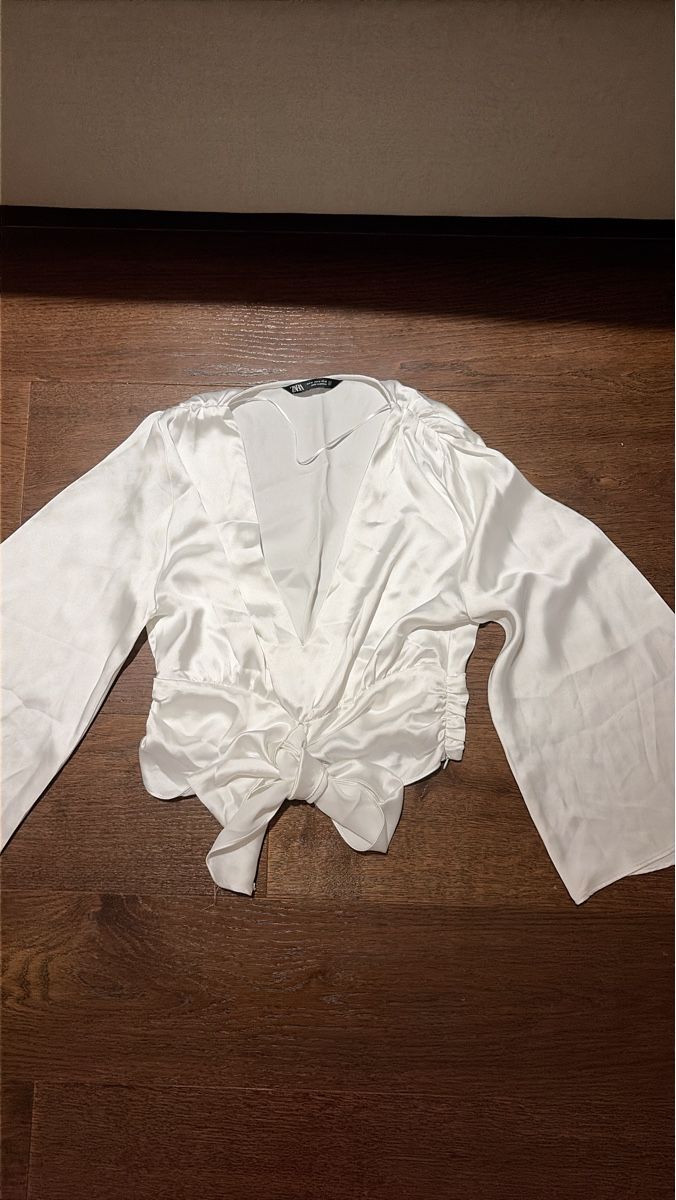 Zara Camicette: Zara Bluse weiss mit Bindedetail Grösse M – Usato da Birrhard venduto da Bjonda10