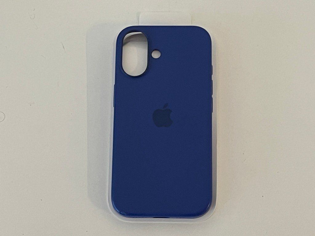 Apple Coques & Protection écran: iPhone 16 Handy Hülle – D'occasion à Domat/Ems par cgrho01