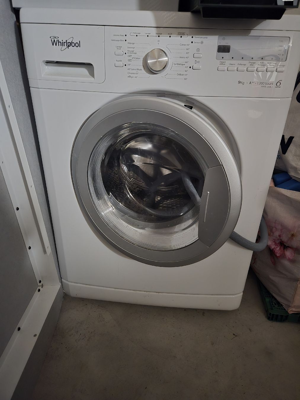 Whirlpool Lavatrici: Whirpool Waschmaschine 9kg  – Usato da Basel venduto da Moebeloutlet1