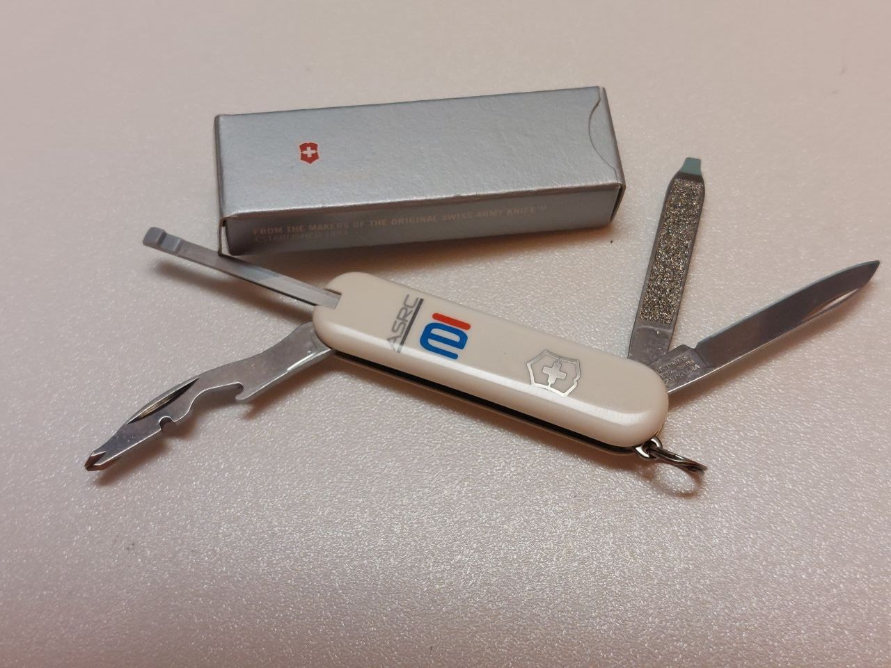 Victorinox Coltelli tascabile: Victorinox - Cm 6 Mini-Multifunktionsmesser - 100% NEW – Nuovo e nell'imballaggio originale da Pambio Noranco venduto da Pol69