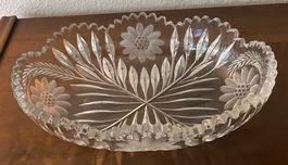 Kristallschale oval mit Blumenschliff dekorativ gebraucht