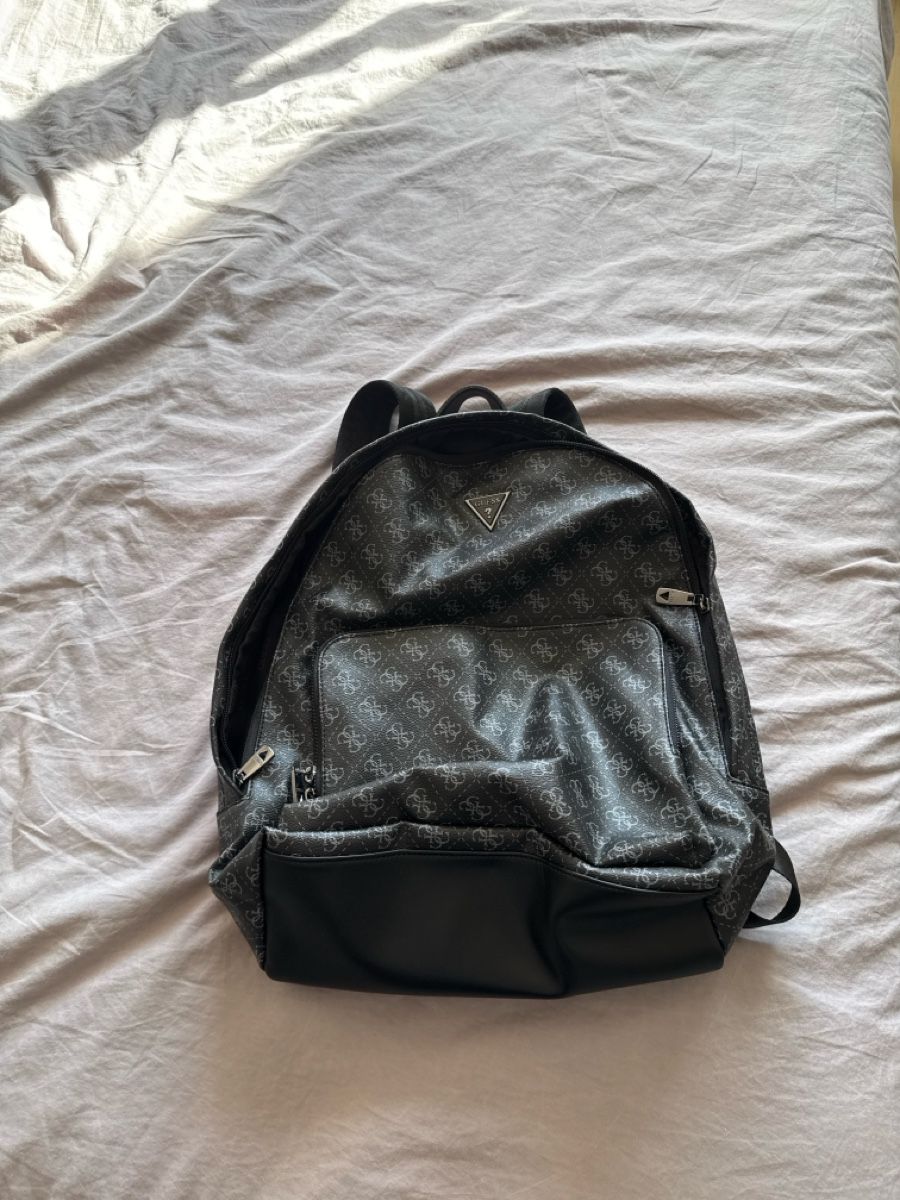 Guess Rucksäcke: Guess Zaino - dark black – Neu (gemäss Beschreibung) aus Fislisbach von Michele_01