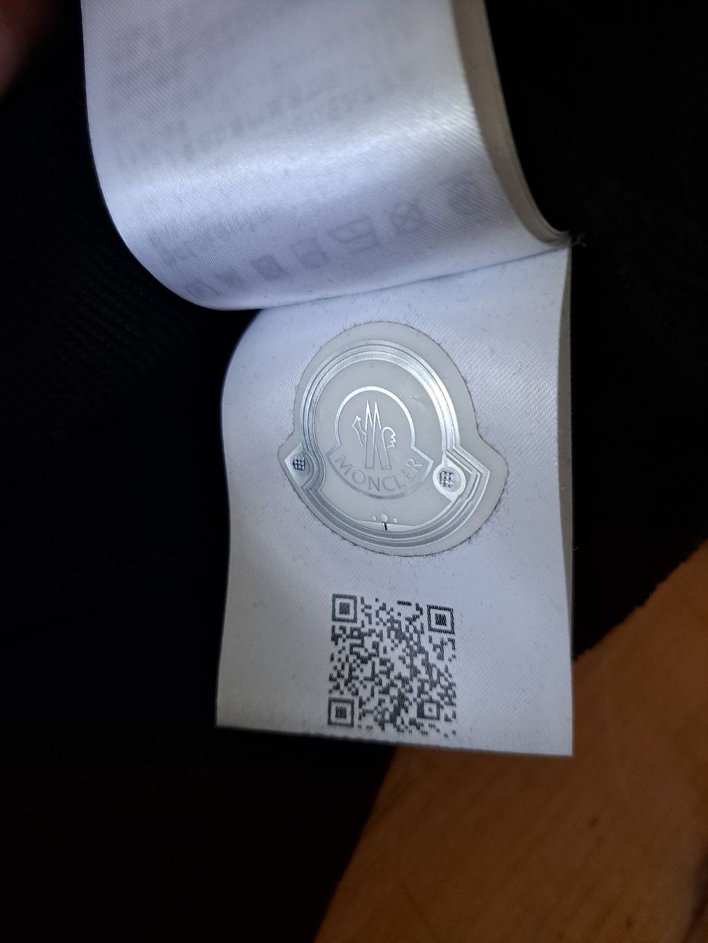 Moncler Maglioni & Felpe: Moncler Pullover schwarz Grösse M neuwertig – Usato da Greifensee venduto da Tobuyandsell 5