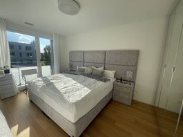 Boxspringbett + Kommoden etc.- günstig abzugeben 