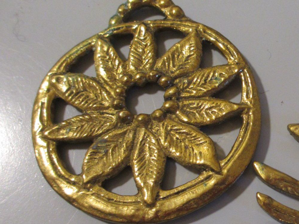 Ciondoli: Antiker Messing-Anhänger Sonnenblume – Usato da Herisau venduto da fan_h9qj 1
