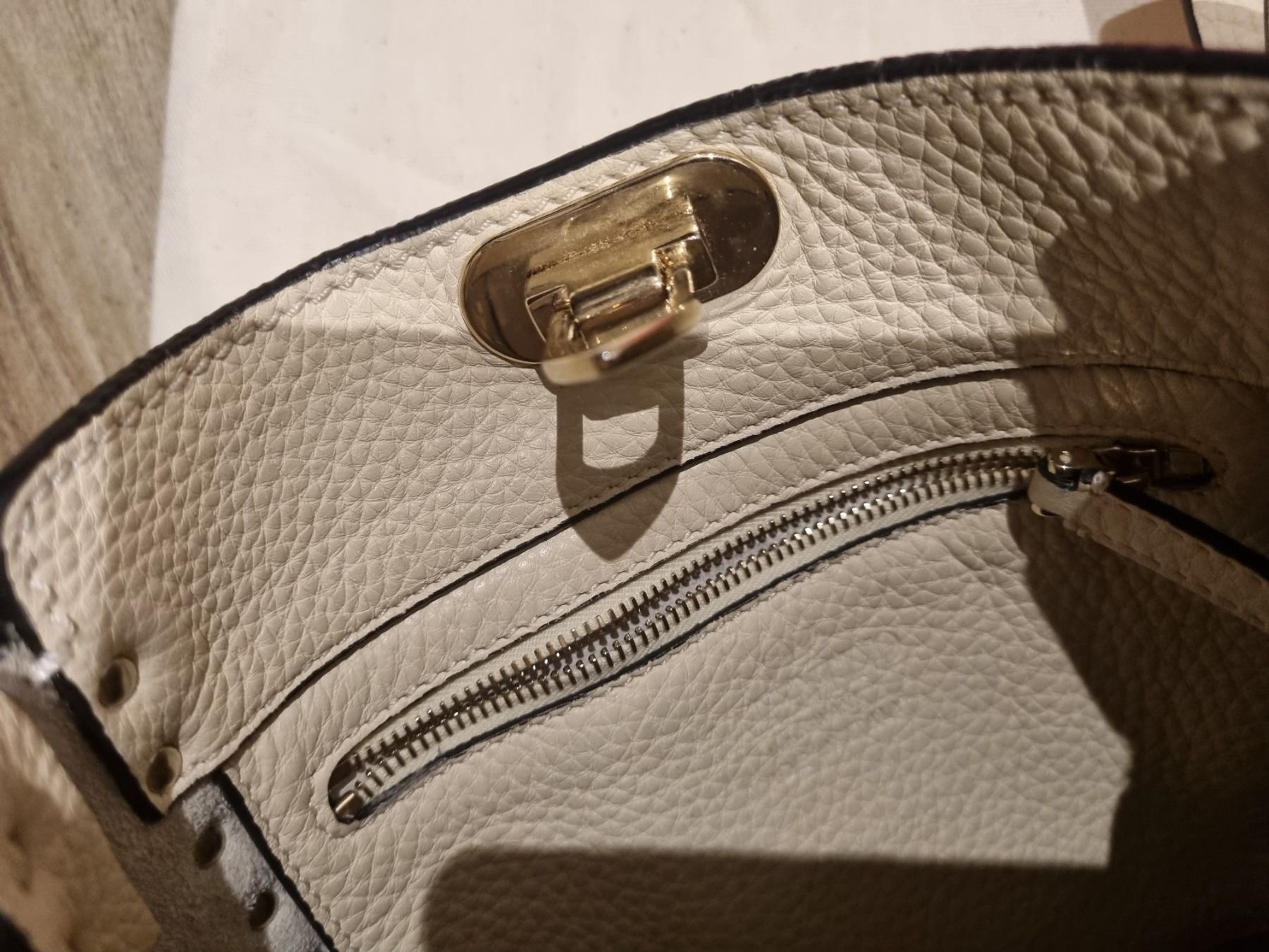 Valentino Taschen für Damen: Valentino Garavani Rockstud Hobo Small – Neu (gemäss Beschreibung) aus Uerkheim von Pod23 4