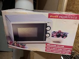 État de neuf Four à micro ondes avec grill 