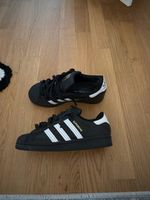 Baskets Adidas Superstar noir blanc taille standard