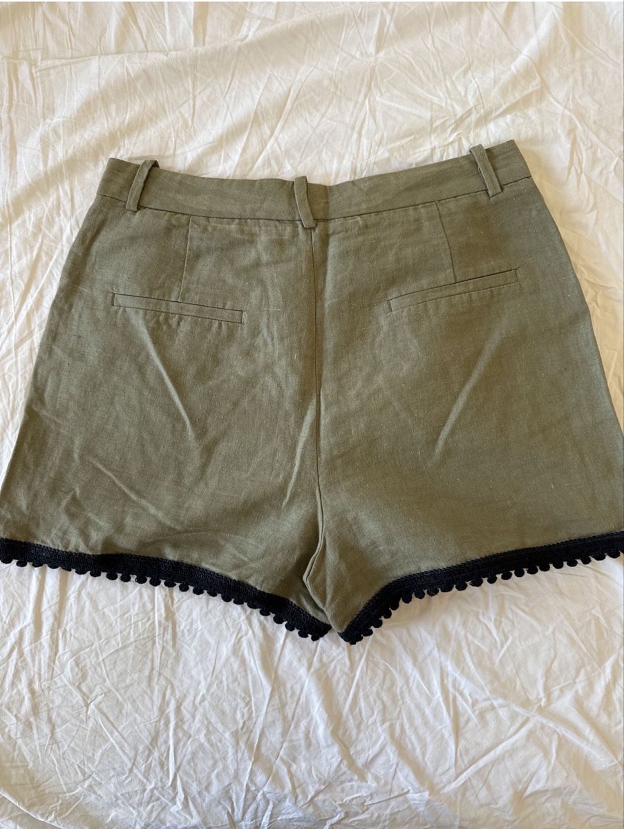 Zara Pantaloni: Zara Leinenshorts mit schwarzer Borde Grösse M – Usato da Zürich venduto da fab_627q 1