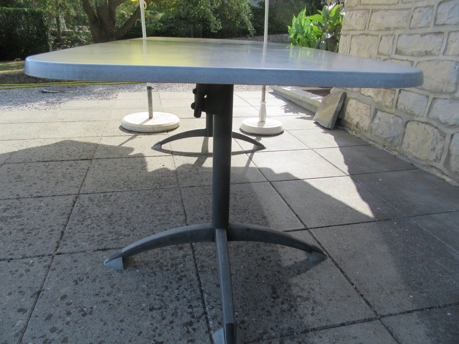 Tables: Table de jardin – D'occasion à Porrentruy par Jvallat 1