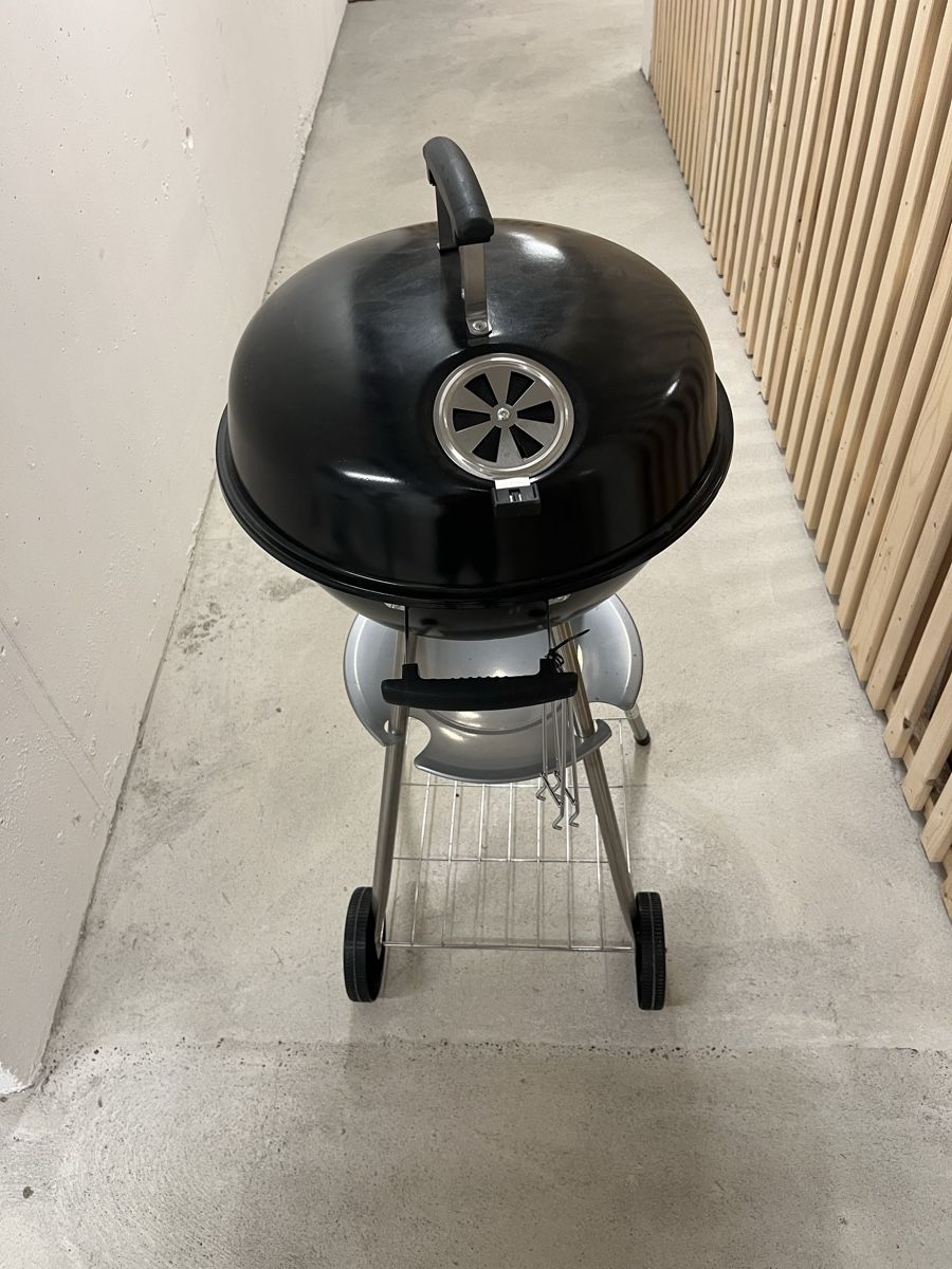 Griglie: Kugelgrill schwarz mit Deckel - neu – Nuovo (secondo la descrizione) da Zürich venduto da mast728 7